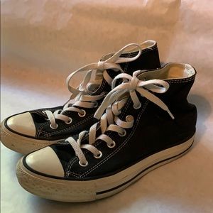 Black and white converse all star